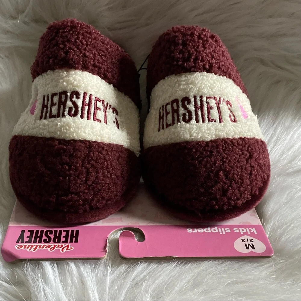 Hershey's Fuzzy Slippers with Heart Design Girls Size 2-3 Slip‎ On Faux Fur New